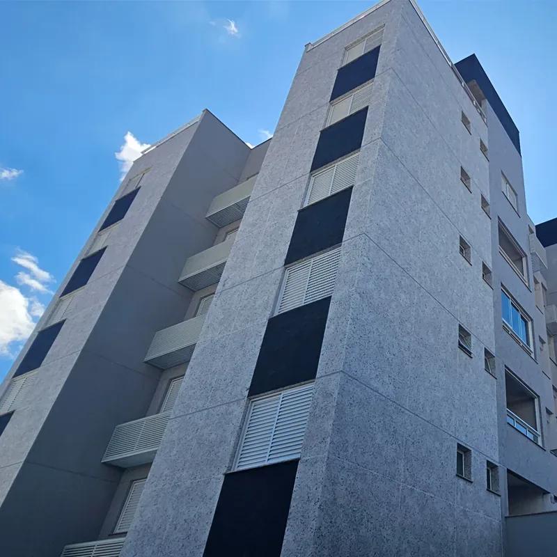 Obra com textura Granitek - fachada residencial